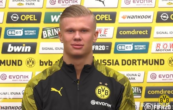 手每球前都 手每球前都